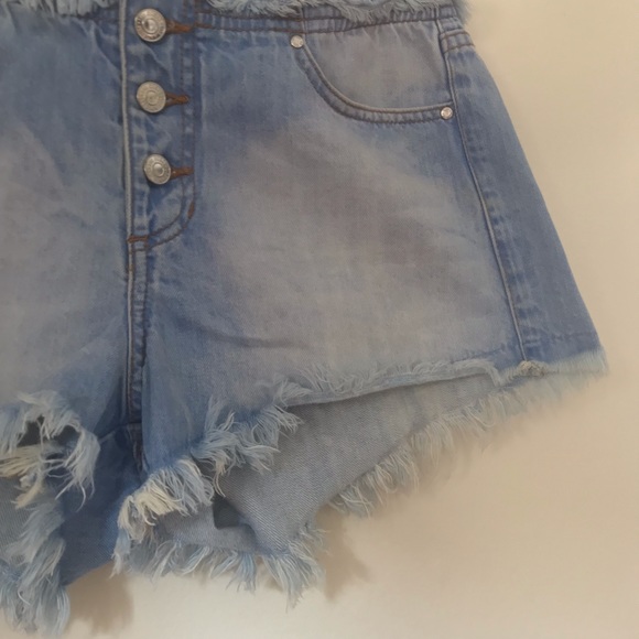 Vintage GUESS Jean Shorts - Picture 7 of 15